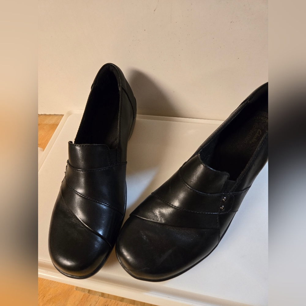 Clarks : Women's Black Leather Slip-On Shoes - Picture 5 of 6